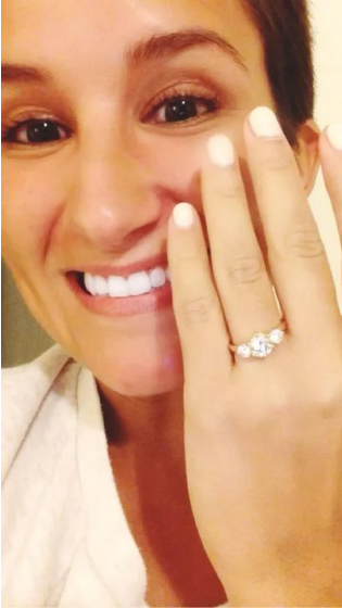 Jesse Jo Warner wearing marry ring in finger and smiling